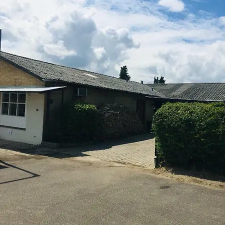 La Casita De Milen Homestay *